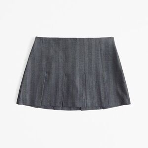Abercrombie Mid Rise Pleated Mini Skort